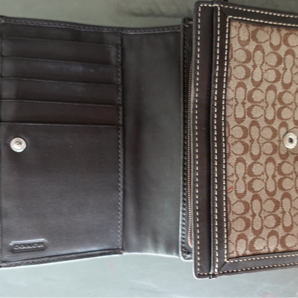2000s Coach Bifold Wallet - Picture 7 of 9